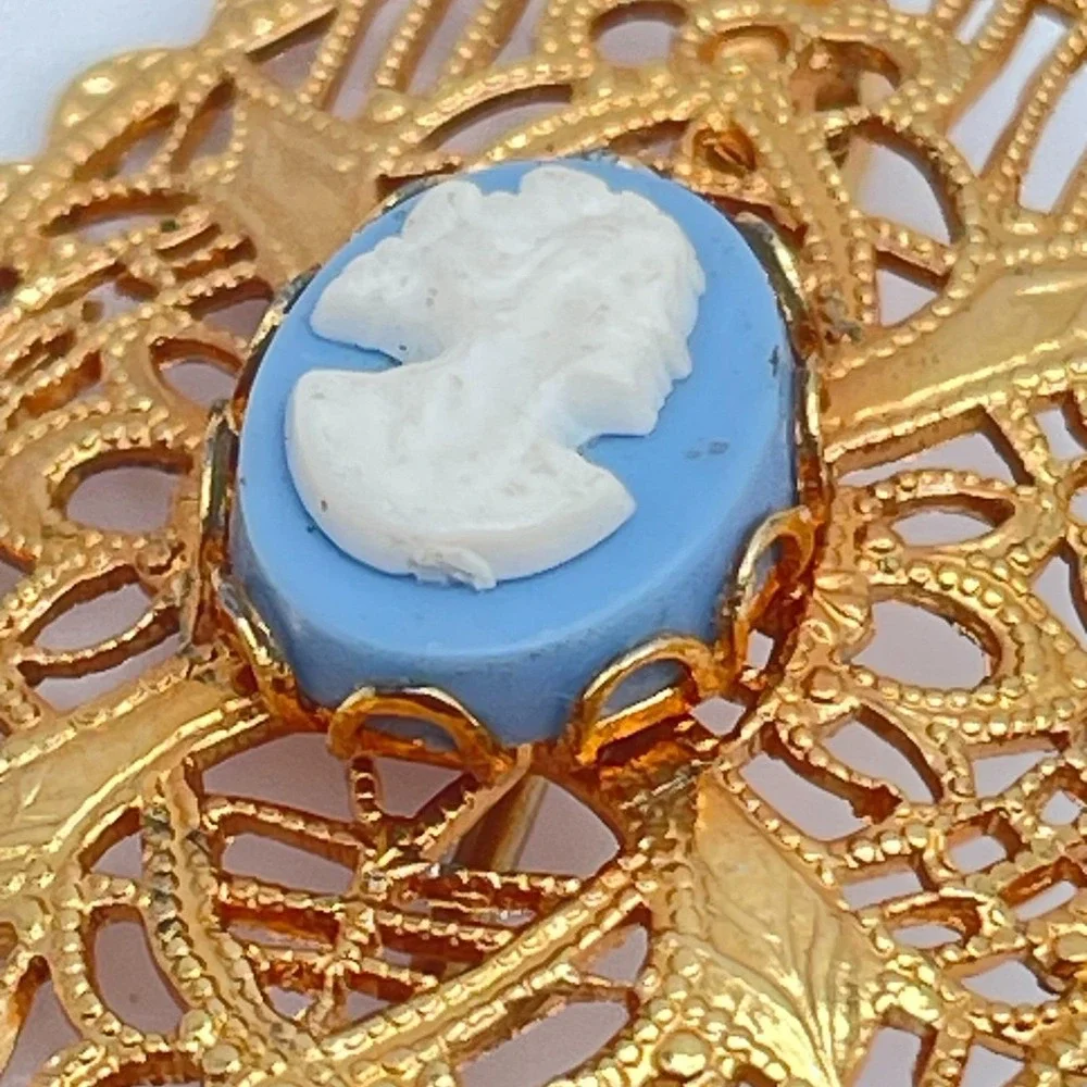 Vintage 90s Cameo Brooch Gold Tone Filigree Oval Victorian Style‎ Pin Jewelry